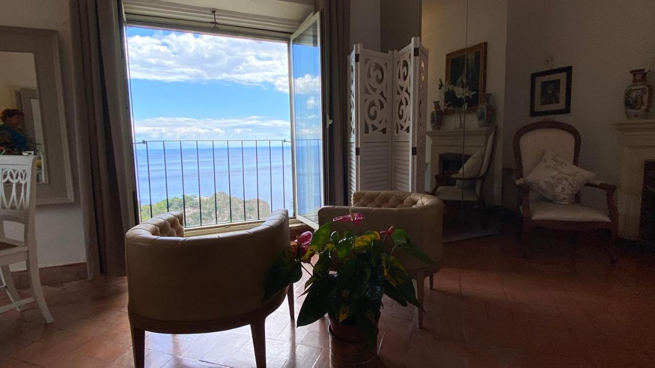Villa Don Mimi Guarnaschelli La Dependace Taormina Bagian luar foto